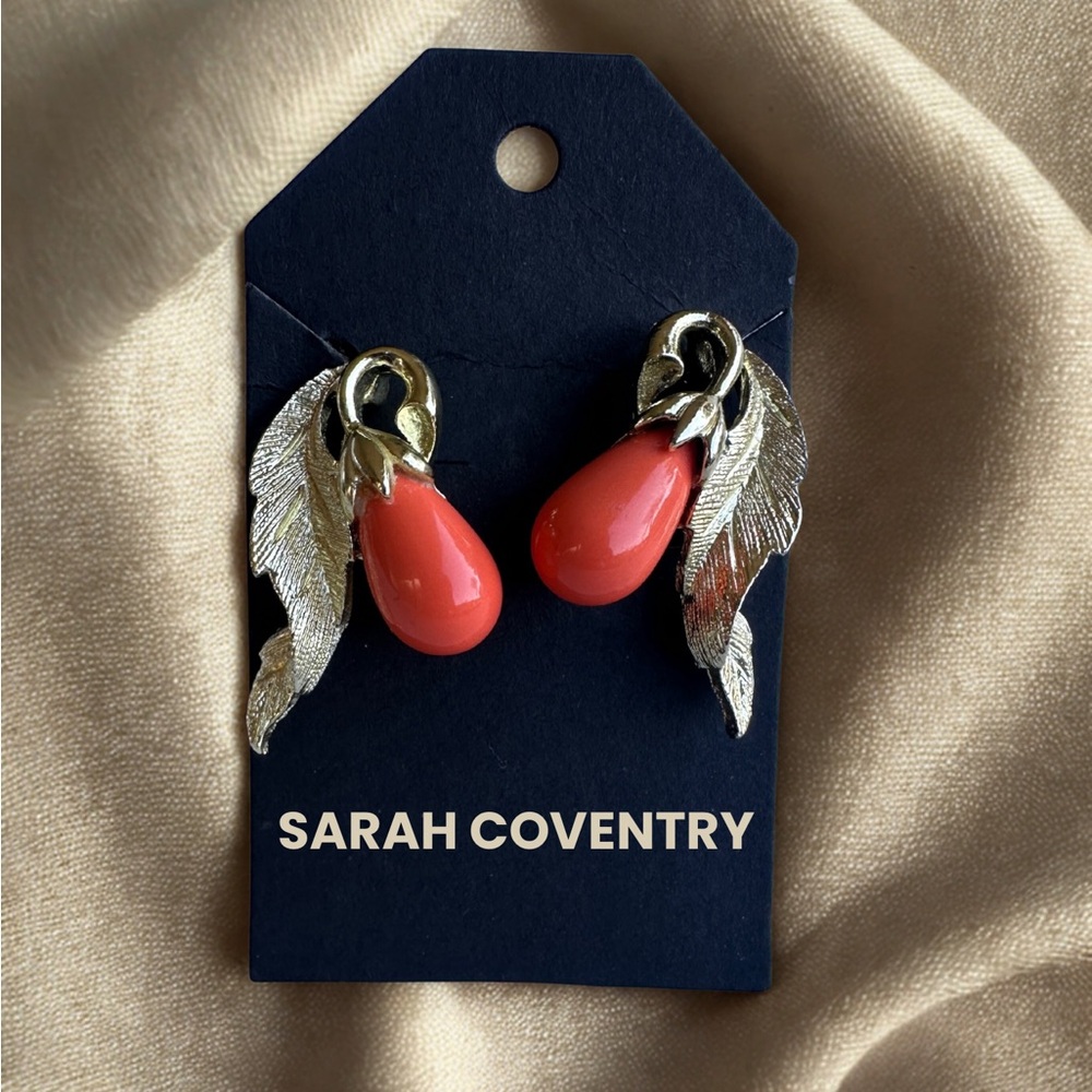SARAH COVENTRY Vintage Coral Teardrop & Leaf Clip-On PROJECT Earrings Gold Tone